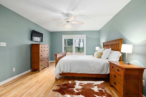 Brown and White Cowhide Rug Natural Cow Skin Cow Hide Leather Area Rug Hair On, Small 5 ft X 4 ft Premium Brown White Shed Free Natural Hide in Teal and Orange Wood Bedroom