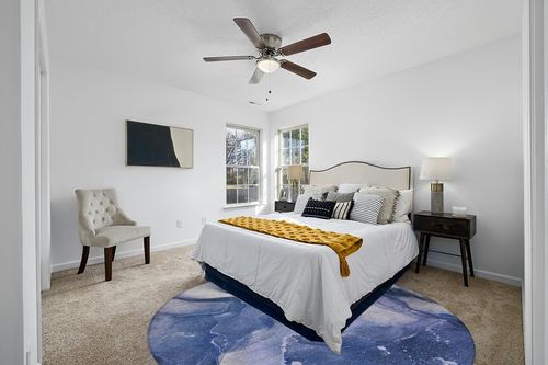 Addison Rugs Machine Washable Indoor/Outdoor Chantille ACN522 Blue 8' x 8' Round Rug in White and Yellow Modern Bedroom