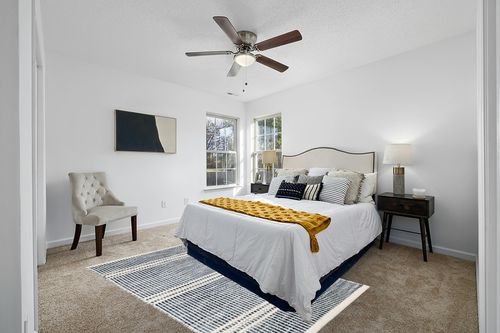 Dash and Albert Malta Wool Area Rug - 5' x 8' Blue - Coastal Charm Handwoven Wool Accent Rug - Durable, Lightweight, Easy to Clean in White and Yellow Modern Bedroom