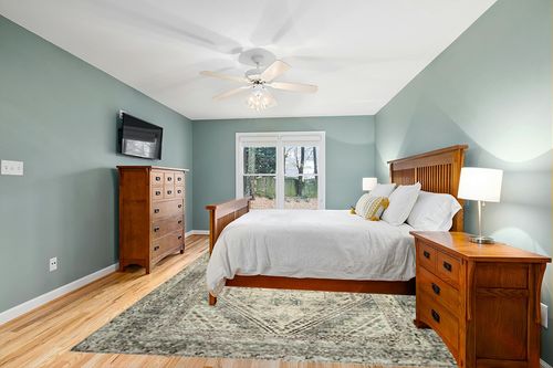 Loloi Magnolia Home by Joanna Gaines x Sinclair Natural/Sage 8'-6" x 11'-6" Area Rug in Teal and Orange Wood Bedroom