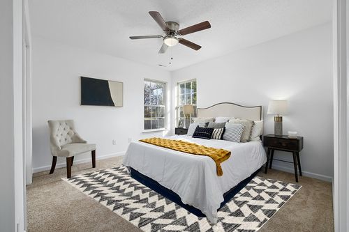 JONATHAN Y MOH206A-8 Aisha Moroccan Triangle Geometric Indoor Farmhouse Area-Rug Bohemian Minimalistic Easy-Cleaning Bedroom Kitchen Living Room Non Shedding, 8 X 10, Cream,Black in White and Yellow Modern Bedroom