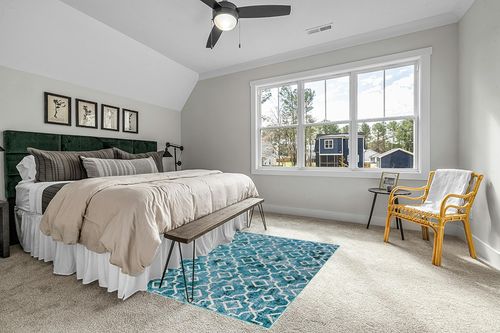 Wonnitar Moroccan Machine Washable Area Rug in Grey Traditional Bedroom with King Bed