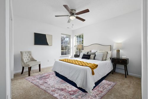 SAFAVIEH Tucson Collection Area Rug - 6' x 9', Beige Green & Rust, Persian Medallion Design, Machine Washable Ideal for High Traffic Areas in Living Room, Bedroom, Dining (TSN105C-6) in White and Yellow Modern Bedroom