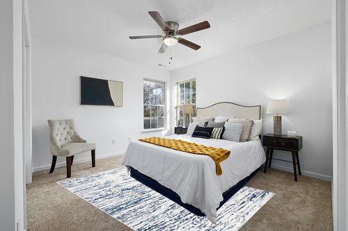 SAFAVIEH Amelia Collection Area Rug - 6' x 9', Grey & Navy, Modern Abstract Design, Non-Shedding & Easy Care, Ideal for High Traffic Areas in Living Room, Bedroom (ALA768B) in White and Yellow Modern Bedroom