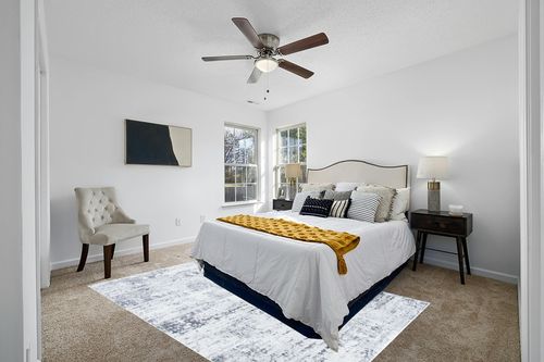 SAFAVIEH Amelia Collection Area Rug - 6' x 9', Ivory & Grey, Modern Abstract Design, Non-Shedding & Easy Care, Ideal for High Traffic Areas in Living Room, Bedroom (ALA700C) in White and Yellow Modern Bedroom