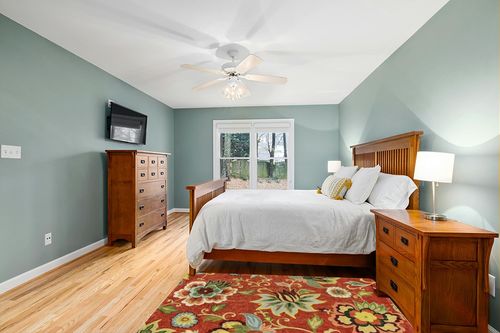 Lahome Red Washable Area Rugs in Teal and Orange Wood Bedroom