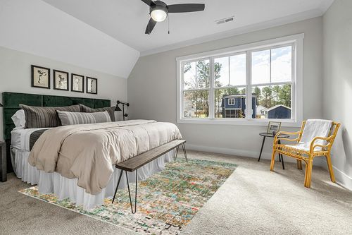 Green/Turquoise Contemporary Shed Resistant, Stain Resistant Living Room Area Rug in Grey Traditional Bedroom with King Bed