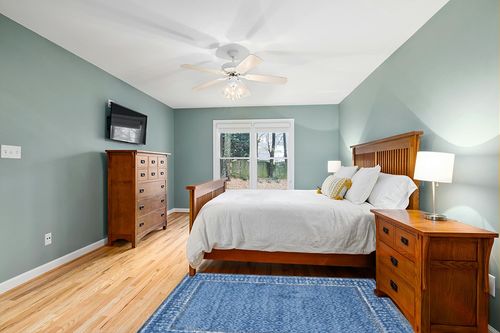SAFAVIEH Adirondack Collection Accent Rug - 4' x 6', Light Blue & Dark Blue, Distressed Design, Non-Shedding & Easy Care, Ideal for High Traffic Areas in Entryway, Living Room, Bedroom (ADR110F) in Teal and Orange Wood Bedroom