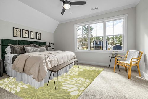 Eyely BMS110H-9 Santa Monica Zinnia Modern Floral Textured Weave Indoor/Outdoor Area Rug Coastal;Glam, Bedroom, Backyard, Patio, Easy-Cleaning, Non-Shedding, 9 X 12, Green/Cream in Grey Traditional Bedroom with King Bed
