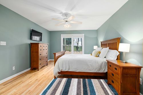 nuLOOM Drey Striped Shag Area Rug, 4' x 6', Blue Multi in Teal and Orange Wood Bedroom