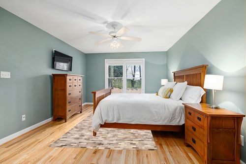 eCarpet Gallery Hand-Knotted | Area Rug for Living Room, Bedroom | Cowhide Patchwork Accent Grey Rug 6'0" x 9'0" | 331697 in Teal and Orange Wood Bedroom