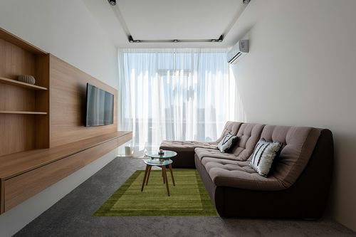 Unique Loom Del Mar Collection Area Rug - Abigail (5' 3" x 8' Rectangle, Light Green/ Ivory) in Grey Living Room with Brown Couch