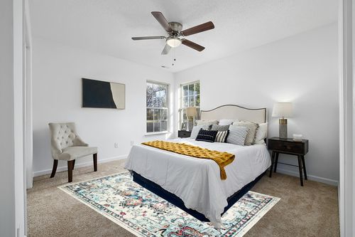 SAFAVIEH Madison Collection Area Rug - 6' x 9', Cream & Blue, Boho Chic Medallion Distressed Design, Non-Shedding & Easy Care, Ideal for High Traffic Areas in Living Room, Bedroom (MAD473B) in White and Yellow Modern Bedroom