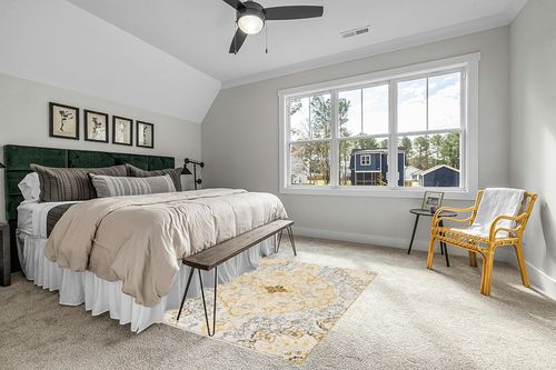 Artistic Weavers Lohena Vintage Medallion Area Rug,5'3" x 7'1",Yellow in Grey Traditional Bedroom with King Bed