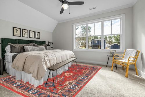 SAFAVIEH Vintage Hamadan Collection Area Rug - 9' x 12', Orange & Blue, Oriental Traditional Persian Design, Non-Shedding & Easy Care, Ideal for High Traffic Areas in Living Room, Bedroom (VTH214C) in Grey Traditional Bedroom with King Bed