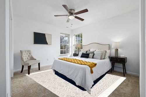 SAFAVIEH Natura Collection Area Rug - 8' x 10', Ivory & Black, Handmade Boho Fringe Wool, Ideal for High Traffic Areas in Living Room, Bedroom (NAT353A) in White and Yellow Modern Bedroom