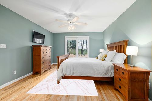 Safavieh Augustine Collection Area Rug - 6'4" x 9'6", Ivory & Pink, Moroccan Boho Fringe Design, Non-Shedding & Easy Care, Ideal for High Traffic Areas in Living Room, Bedroom (AGT835U) in Teal and Orange Wood Bedroom