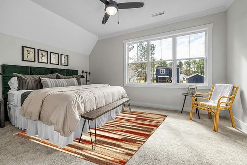 Unique Loom Autumn Collection Area Rug - Wheat (8' x 10' Rectangle, Multi/ Beige) in Grey Traditional Bedroom with King Bed