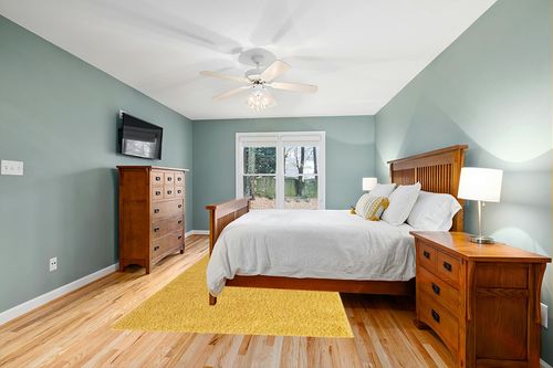 Yellow 6x9  Shag Rug in Teal and Orange Wood Bedroom