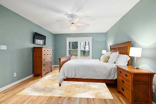 Art&Tuft Washable Rug in Teal and Orange Wood Bedroom