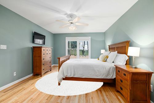 White 8x10 Oval  Shag Rug in Teal and Orange Wood Bedroom