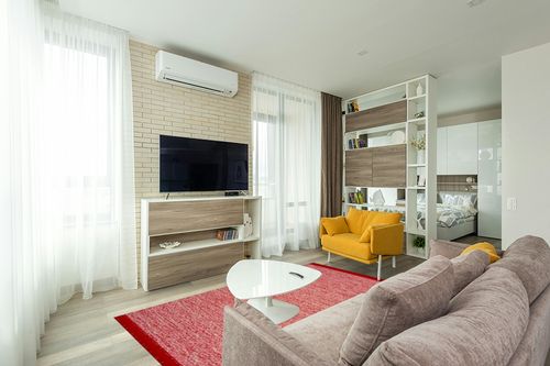 SAFAVIEH Montauk Collection Area Rug - 5' x 8', Red, Handmade Tassel Cotton, Ideal for High Traffic Areas in Living Room, Bedroom (MTK610N) in Light Modern Living Room with TV