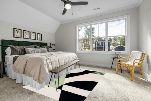 Safavieh Rodeo Drive Collection Area Rug - 6' x 9', Black & Green, Handmade Mid-Century Modern Abstract Wool, Ideal for High Traffic Areas in Living Room, Bedroom (RD863Z) in Grey Traditional Bedroom with King Bed