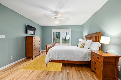 Yellow, 5x8 Feet fluffy rug in Teal and Orange Wood Bedroom