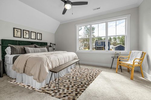 Blackamoor Leather Hide Patchwork Area Rug Handmade Cowhide Contemporary Multi Grey Style (8'x10' ft) in Grey Traditional Bedroom with King Bed