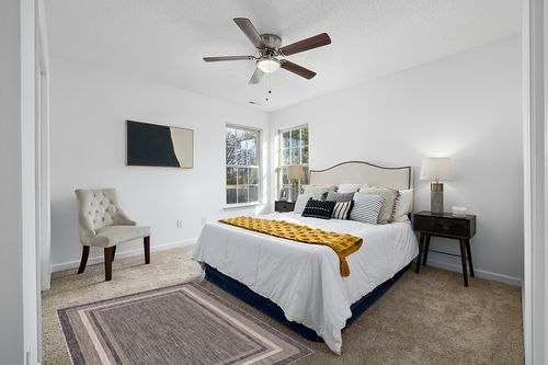 Unique Loom Outdoor Border Collection Area Rug - Soft Border (4' 1" x 6' 1" Rectangle, Black/ Ivory) in White and Yellow Modern Bedroom