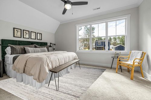 SAFAVIEH Adirondack Collection Area Rug - 9' x 12', Ivory & Silver, Modern Ombre Design, Non-Shedding & Easy Care, Ideal for High Traffic Areas in Living Room, Bedroom (ADR113B) in Grey Traditional Bedroom with King Bed