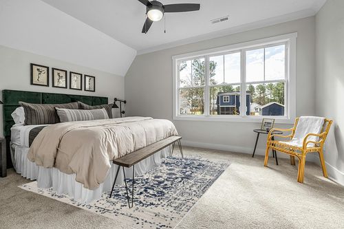 SAFAVIEH Madison Collection Area Rug - 8' x 10', Cream & Navy, Snowflake Medallion Distressed Design, Non-Shedding & Easy Care, Ideal for High Traffic Areas in Living Room, Bedroom (MAD603D) in Grey Traditional Bedroom with King Bed