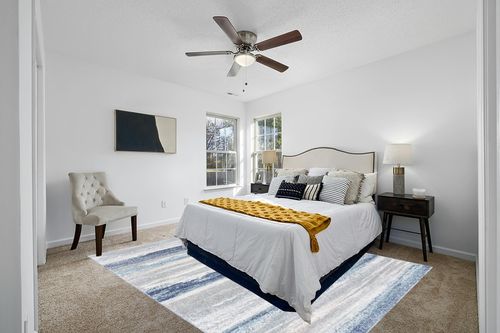 Blue Modern Stain Resistant Home Office Area Rug in White and Yellow Modern Bedroom