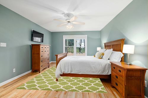 Unique Loom Trellis Collection Area Rug - Philadelphia (8'x 10' Rectangle, Light Green/ Beige) in Teal and Orange Wood Bedroom
