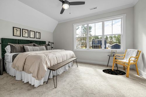 Golden Pine Cone Round Area Rug 3.3ft,Washable Outdoor Indoor Carpet Runner Rug for Bedroom,Kitchen,Bathroom,Living/Dining/Laundry Room,Office,Area+Rug Bath Door Mat Teal Christmas Leaves Black in Grey Traditional Bedroom with King Bed