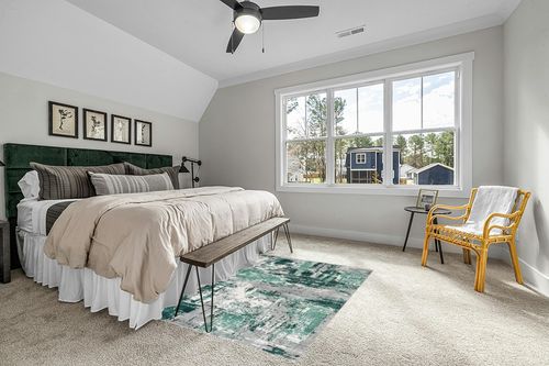 LUXE WEAVERS Abstract Distressed Green 5x7 Area Rug for Living Room in Grey Traditional Bedroom with King Bed