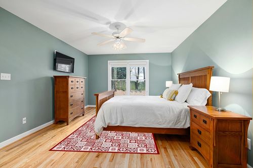 WondRg Christmas Area Rug 6x9 Red Snowflake Checkered Decorative Living Room Bedroom Throw Rug Washable Non Slip Soft Low Pile Large Carpet for Kitchen Entryway Dining Room Home Decor in Teal and Orange Wood Bedroom