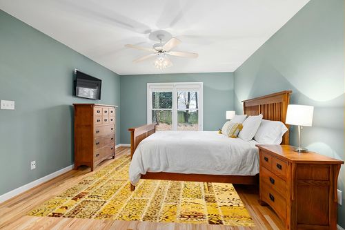 SAFAVIEH Monaco Collection Area Rug - 8' x 11', Yellow & Multi, Modern Patchwork Distressed Design, Non-Shedding & Easy Care, Ideal for High Traffic Areas in Living Room, Bedroom (MNC216K) in Teal and Orange Wood Bedroom