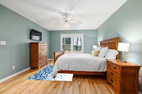 Teounai Light Blue and White Small Round Overlapping Area Rugs, Modern Minimalist Decorative Rugs, Soft Fluffy Washable Non-Slip and Durable Very for Living Room Bedroom Study Dining Room 5 x 7ft in Teal and Orange Wood Bedroom