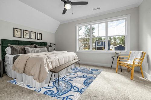 JONATHAN Y AMC102C-8 Julien Paisley High-Low Indoor Outdoor Area-Rug Bohemian Floral Easy-Cleaning High Traffic Bedroom Kitchen Backyard Patio Porch Non Shedding, 8 X 10, Blue/Light Gray in Grey Traditional Bedroom with King Bed