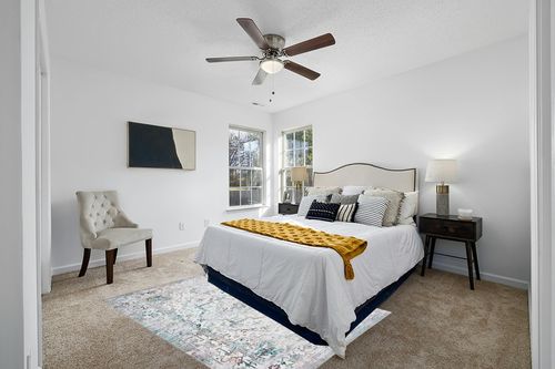 Traditional Persian Rug with Rubber Backing in White and Yellow Modern Bedroom