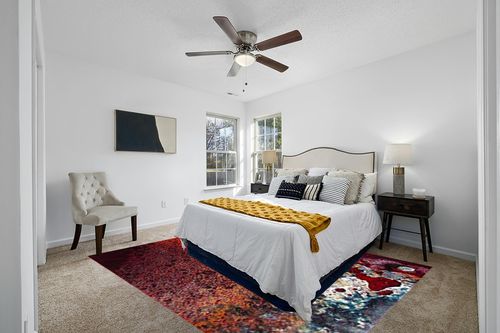 SAFAVIEH Glacier Collection 8' x 10' Red / Orange GLA124Q Modern Abstract Non-Shedding Living Room Bedroom Dining Home Office Area Rug in White and Yellow Modern Bedroom