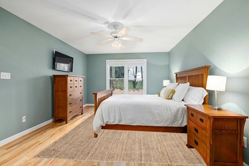 SAFAVIEH Natural Fiber Collection Area Rug - 9' x 12', Natural, Handmade Chunky Textured Jute 0.75-inch Thick, Ideal for High Traffic Areas in Living Room, Bedroom (NF447A) in Teal and Orange Wood Bedroom