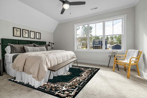 Kingdom Traditional Area Rug Hunter Dark Green Design D123 (8 Feet X 10 Feet) in Grey Traditional Bedroom with King Bed