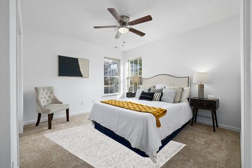 SAFAVIEH Natura Collection Area Rug - 5' x 8', Grey & Ivory, Handmade Wool, Ideal for High Traffic Areas in Living Room, Bedroom (NAT182F) in White and Yellow Modern Bedroom