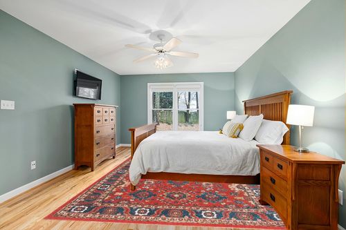 SAFAVIEH Vintage Hamadan Collection Area Rug - 9' x 12', Orange & Blue, Oriental Traditional Persian Design, Non-Shedding & Easy Care, Ideal for High Traffic Areas in Living Room, Bedroom (VTH214C) in Teal and Orange Wood Bedroom