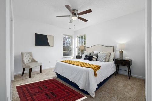 nuLOOM Billie Traditional Paneled Fringe Area Rug, 4' x 6', Red in White and Yellow Modern Bedroom