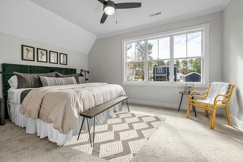 Farwell Geometric Dark Gray/Ivory Area Rug Mercury Row Rug Size: Rectangle 5' x 8' in Grey Traditional Bedroom with King Bed