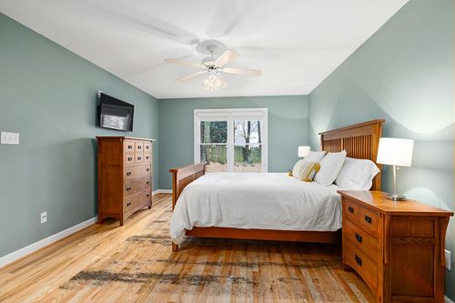 SAFAVIEH Fontana Shag Collection Area Rug - 9' x 12', Grey & Ivory, Modern Design, Non-Shedding & Easy Care, 2-inch Thick Ideal for High Traffic Areas in Living Room, Bedroom (FNT853G) in Teal and Orange Wood Bedroom