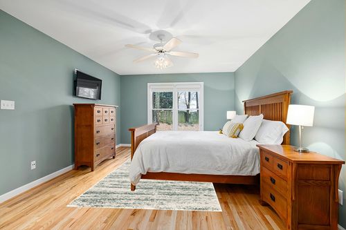 SAFAVIEH Hudson Shag Collection Area Rug - 6' x 9', Ivory & Green, Modern Design, Non-Shedding & Easy Care, 2-inch Thick Ideal for High Traffic Areas in Living Room, Bedroom (SGH206Y) in Teal and Orange Wood Bedroom